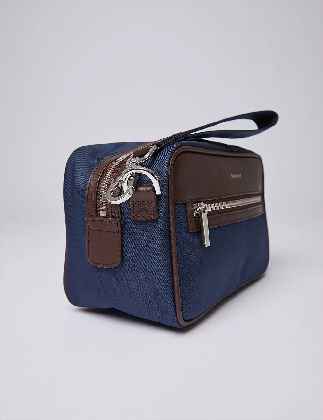 Sandqvist Jonas Wash Bag - Navy Blue/Brown