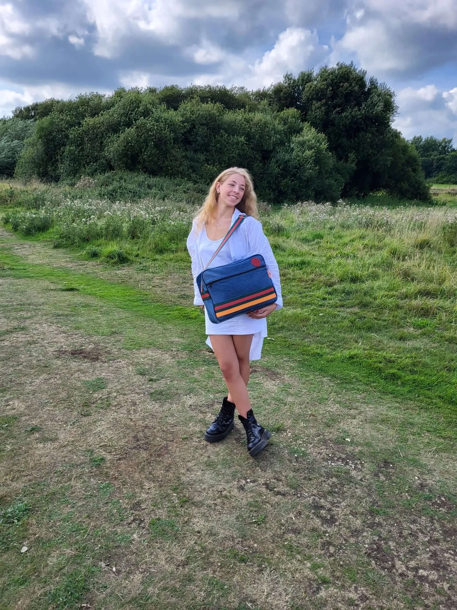 THE RETRO MESSENGER (BLUE DENIM)